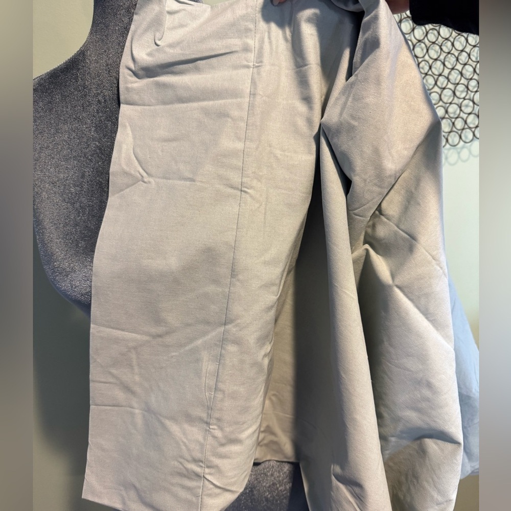 Uoozee gray Linen jump suit. With pockets and shoulder pads. Size Large - Picture 7 of 7